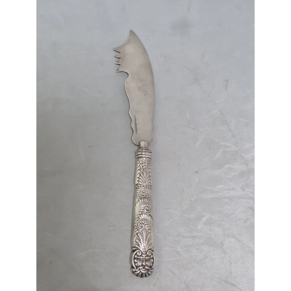 💥 Rare ASSYRIAN HEAD by 1847 Rogers Bros. Cheese Knife Wide Handle 7.5